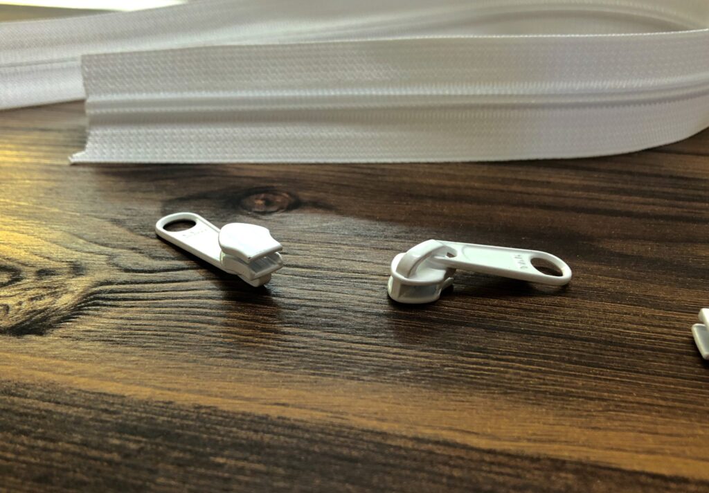 #5 Coil Zipper - White